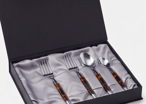 Ensemble de couverts en acier inoxydable avec manche en marbre brun, couteaux, fourchettes, cuillères, idéal pour la maison, le café, le restaurant, ou comme cadeau. - Product Image 6