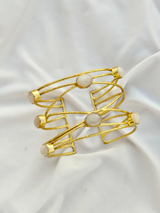 Brazalete de Latón Chapado en Oro con Piedra Lunar, Accesorio de Moda - Product Image 5