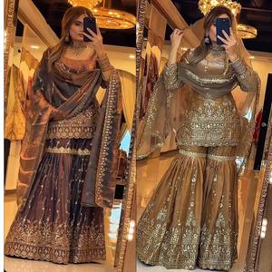 Conjunto de traje Sharara y Dupatta para mujer con bordados y lentejuelas. - Product Image 1