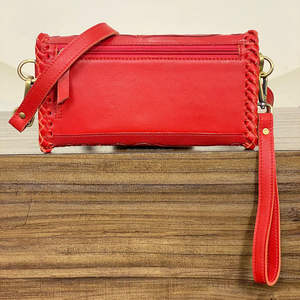 Cartera Cruzada de Cuero Genuino Hecha a Mano para Mujer, con Grabado Floral, Ranuras para Tarjetas, Correa de Muñeca y Bolsillo con Cremallera - Product Image 6