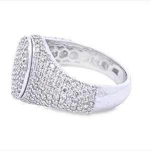 Bague de luxe pour homme en argent et or plaqué rhodium, sertie de diamants brillants, certifiée IGI, design audacieux et étincelant - Product Image 3