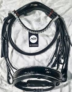 Brida para Caballo de Cuero Genuino Hecha a Mano por ALR EQUESTRIANS, Duradera, Cómoda, Tamaños Personalizables, Logotipo, para Montar a Caballo y Carreras - Product Image 1