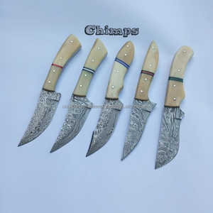 Cuchillo de Caza/Pelaje de Acero de Damasco de Grado Industrial de la Mejor Calidad Personalizado, Hoja Fija para Supervivencia al Aire Libre, Mango de Hueso de Camello y Cuero - Product Image 2
