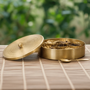 Boîte à épices en laiton poli miroir, très demandée, organisateur de boîtes à masala en laiton, vente personnalisée - Product Image 4