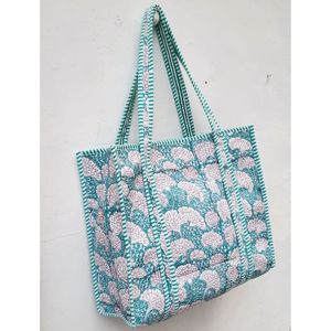 Bolso de mano de lona con estampado floral estilo bohemio, ribete azul a rayas, parte superior abierta, para compras, uso en todas las estaciones. - Product Image 1