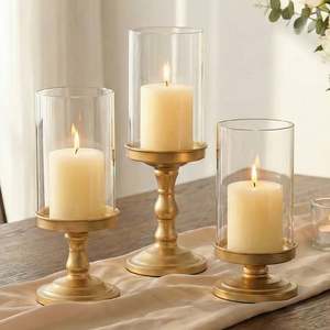 Ensemble de 3 porte-bougies dorés avec abat-jour en verre cylindriques pour la décoration de la maison et les mariages - Product Image 1