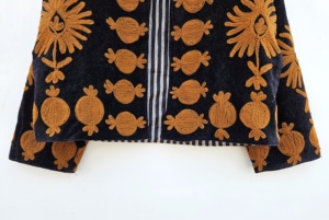 Chaqueta de Terciopelo para Mujer con Bordado de Granadas, Cierre de Botones Cubiertos, Cuello Redondo, Transpirable, para Invierno, Regalo para Ella - Product Image 3