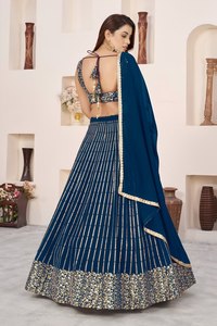 Ensemble Lehenga Choli moderne en mousseline de soie bleue à sequins, léger et brodé, style Banarasi, tenue pour femme avec dupatta, pour mariage et fête - Product Image 5
