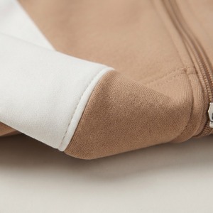 Ensemble veste zippée et pantalon large pour femme – Survêtement kaki nude à rayures contrastées avec poches, élégant ensemble de survêtement neutre - Product Image 4