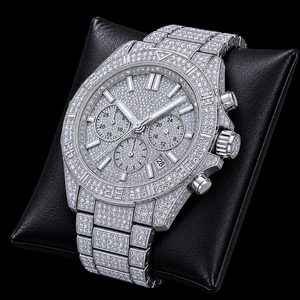 Reloj de Hombre en Tono Plateado con Cristales, Movimiento de Cuarzo, Esfera con Piedras Brillantes, Tres Subesferas, Visualización de Fecha, Correa de Goma, Lujoso y Moderno, Ideal para Fiestas - Product Image 3