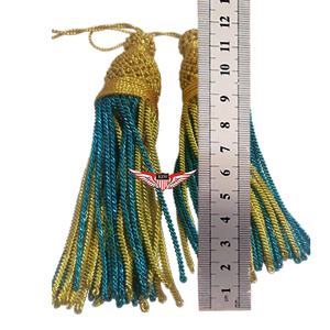 Borlas de colores metálicos de 12 cm para disfraces elegantes, vestimentas de iglesia y decoración, en oro y plata. - Product Image 1