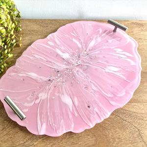 ถาดเรซินอีพ็อกซี่สีชมพูพร้อมหูจับ – ถาดเสิร์ฟตกแต่งทำมือ - Product Image 1