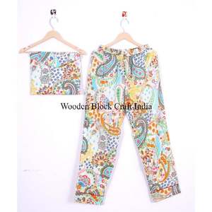 Conjunto de pijama de algodón ligero estampado a mano para mujer, tela suave y transpirable, ideal para relajarse, dormir y uso casual. - Product Image 2