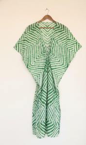 ชุดเดรสคาฟทันคอวีแบบย้อมสีชิโบริ ดีไซน์รักษ์โลก ซักได้ สีชมพู ผ้าฝ้าย เหมาะสำหรับใส่ไปเที่ยวพักผ่อน - Product Image 3