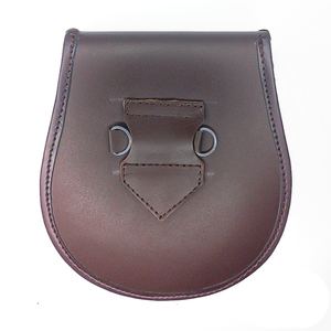 Sporran celta de cuero marrón con relieve, cierre de broche y tres borlas, fabricado por GNG IMPEX - Product Image 2