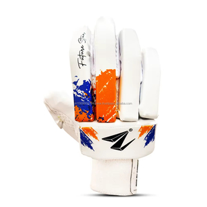 ถุงมือตีคริกเก็ต ZAP Future Star รุ่นสำหรับมือขวา ปรับแต่งได้  หนังพรีเมียมบริเวณฝ่ามือ  ป้องกันด้วย TPU  ยึดเกาะดี น้ำหนักเบา  รองรับข้อมือ - Product Image 1