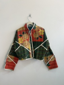 Chaqueta Reversible de Invierno Hecha a Mano con Parches de Algodón Kantha Vintage para Mujer - Product Image 1