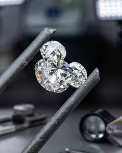 Diamant de laboratoire taillé Micky Mouse, diamants blancs brillants polis, R&K GEMS HK70, couleur fantaisie claire pour la fabrication de bijoux - Product Image 1