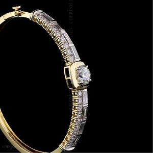 กำไลข้อมือทองคำขาว 18K ประดับมรกตและเพชรแท้ ดีไซน์ทันสมัย ได้รับการรับรองจาก IGI - Product Image 4