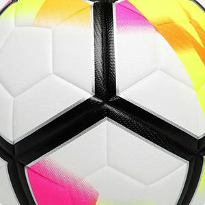 Ballons de football de match sans couture de qualité supérieure pour l'entraînement et les ligues, fabriqués par un fabricant professionnel pour les sports de plein air - Product Image 4