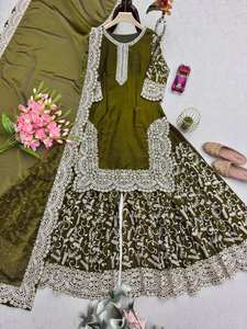 Ensemble élégant de costume et dupatta en soie entièrement brodés pour femmes, avec broderies riches et dupatta assorti - Product Image 4