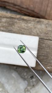 Exclusivo en Mi Tienda: Tanzanita Natural Certificada de Color Raro, Corte Brillante Cuadrado, Zoisita Natural, 0.99 Quilates - Product Image 4