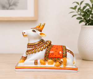 Statue de Taureau Nandi en Résine Faite à la Main par Nirmala Handicrafts, Détails Décoratifs Traditionnels, Idole Religieuse Hindoue pour Temple et Maison - Product Image 2