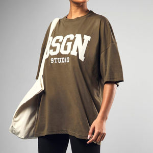 T-shirts, chemises, hauts et shorts pour femmes en coton 100% avec logo personnalisé, style streetwear décontracté et vêtements de sport, vente en gros - Product Image 3