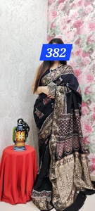 Sari de Seda Negro Pintado a Mano para Mujer, Tradicional Indio y Pakistaní, para Boda, Largo hasta el Suelo, Étnico, Corte Regular, para Todas las Temporadas - Product Image 2
