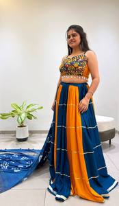 Ensemble Lehenga Choli Navratri 2026 LD CREATION pour femmes |   Blouse vintage longue en rayonne brodée avec des détails en miroir et des broderies Gotta - Product Image 5