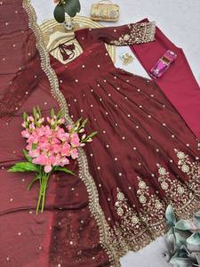 Ensemble Anarkali brodé marron avec dupatta, tenue traditionnelle indienne et pakistanaise pour femme, coupe ample, longueur cheville, en rayonne, idéal pour les mariages - Product Image 5