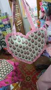 Sac cosmétique en tissu de coton uni avec fermeture éclair, motif cœur et volants, pour femme, idéal été-automne, sac de voyage tendance - Product Image 2