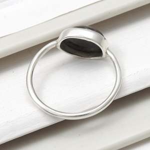 Bague de fiançailles ou de promesse en argent sterling 925 massif, sertie d'un opale noir naturel, style bohème, tendance, pour filles et garçons - Product Image 5