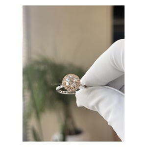 แหวนหมั้นเพชรทรงกลมเจียระไนแบบ Radiant Pave Prong Set เพชรเลี้ยงในห้องปฏิบัติการทรงกลมประดับด้วยดีไซน์ Double Halo น้ำหนัก 1.95 กะรัต ทอง 14 กะรัต เครื่องประดับเจ้าสาวสุดหรู - Product Image 3