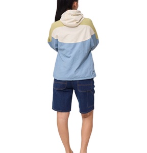 Chaqueta Cortavientos Oversize para Mujer con Capucha, Personalizada, con Media Cremallera, Tipo Pullover, Cortavientos, con Bloques de Color, Estilo Anorak - Product Image 2