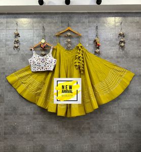 Conjunto de Chaniya Choli de Rayón y Algodón Premium con Blusa con Trabajo Manual de Espejos, Ropa Étnica Festiva para Navratri para Mujer - Product Image 6