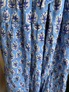 เดรสยาวพิมพ์ลายดอกไม้คอวีแขนยาวไซส์ใหญ่สำหรับผู้หญิงขายดีปี 2026 ผลิตจากผ้าฝ้ายพิมพ์ลายบล็อก ราคาโรงงาน - Product Image 3