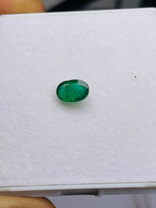 Esmeralda Natural de Zambia, Corte Ovalado, 1.46 Quilates, Grado AAA, Certificada por IGI, con un Brillo Excelente y un Bonito Color Verde para la Elaboración de Joyas - Product Image 6