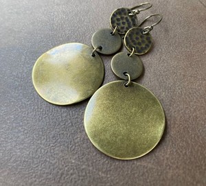 Pendientes de latón con acabado vintage, aros retro para bodas, fiestas, joyería étnica bohemia de la mejor calidad. - Product Image 1