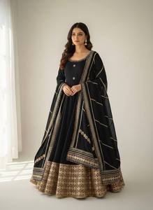 Conjunto de Traje de Satén de Diseñador con Dupatta, Acabado en Seda, Vestido Anarkali para Fiesta, Conjunto de Vestido Anarkali de Satén de Seda Premium - Product Image 1
