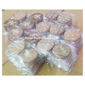 กระจกหินสบู่ที่ออกแบบด้วยมือรูปทรงวงกลมพร้อมด้วยร่มเงามุกด้านบนสร้างอาคารที่มีคุณภาพสำหรับของขวัญตกแต่งบ้าน - Product Image 3