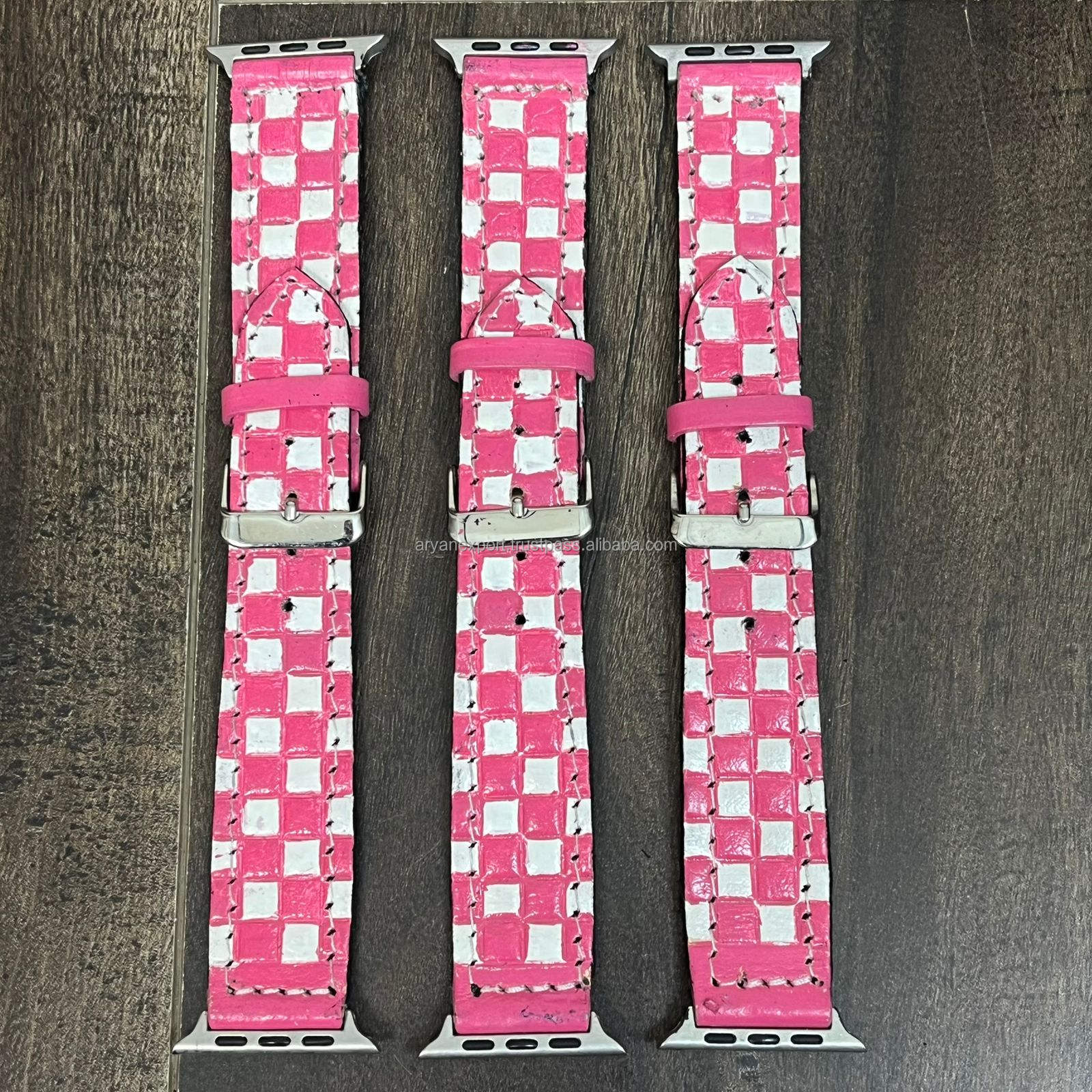 ลายตารางหมากรุกสีชมพูและขาว