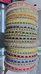 Ribete trenzado dorado de 25 mm con lentejuelas y cuentas, encaje ecológico lavable para bufandas, zapatos y prendas católicas al por mayor - Product Image 5