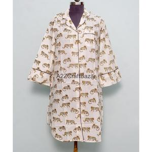 เดรสผ้าฝ้ายแท้ 100% ลายดอกไม้ พิมพ์ลายด้วยมือ ทรงตรง สไตล์โบฮีเมียน แขนยาวทรงระฆัง เซ็กซี่ คอวี ความยาวปานกลาง เหมาะสำหรับใส่ลำลองในฤดูร้อนหรือไปงานปาร์ตี้ - Product Image 1