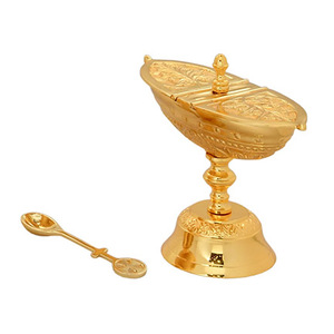 Cazoleta y cuchara de incienso de latón ornamentado |   Accesorio Decorativo para Incensario de Iglesia |   Artículos Religiosos para Iglesias en India - Product Image 1