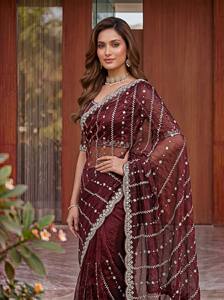 Sari en soie bordeaux élégant avec bordure brodée de perles et chemisier assorti pour les occasions de mariage, sari long pour femmes - Product Image 2