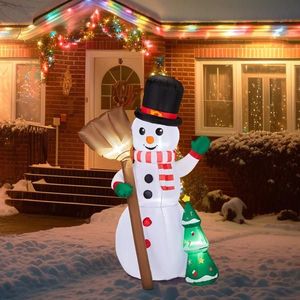 Decorazione Natalizia Gonfiabile Illuminata da 1,88 m, Divertente Pupazzo di Neve che Tiene il Sposo, Decorazioni per Esterni e Giardino - Product Image 1