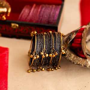 Juego de brazaletes étnicos chapados en oro con dijes de campana para mujer, joyería de boda, brazaletes estilo Kashmiri rojos, juego de 12 piezas con diseño de gotas de lluvia. - Product Image 4