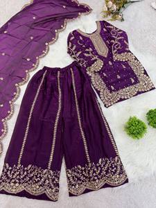 Ensemble Kurti Sharara brodé pour enfants avec dupatta – Tenue ethnique de créateur avec travail Zari pour les fêtes et les mariages, pour filles - Product Image 3