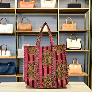 Sacs à main en coton ethnique pour femmes, faits à la main, sacs à provisions en coton matelassés avec impression à la main, imprimé animal tigre - Product Image 4